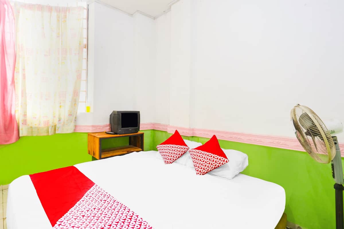 Double Room | Desk, laptop workspace, free WiFi, bed sheets
