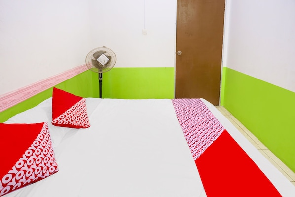 Double Room | Desk, laptop workspace, free WiFi, bed sheets