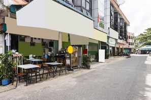 Front of property - Hotel O Wr House Syariah BatamNearEast Coast Park (Batam)