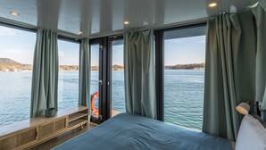Cabin, 1 Queen Bed with Sofa bed | 1 bedroom, free WiFi, bed sheets - Houseboat - La Dolce Vita - Lake Maggiore, Italy (Sesto Calende)