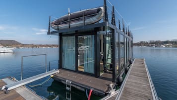 Cabane, 1 grand lit et 1 canapé-lit | Enceinte de l’hébergement