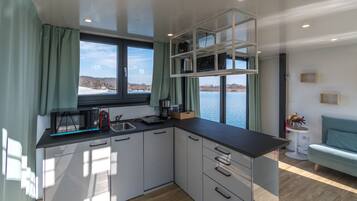 Cabin, 1 Queen Bed with Sofa bed | Private kitchen | Fridge, microwave, stovetop, dishwasher