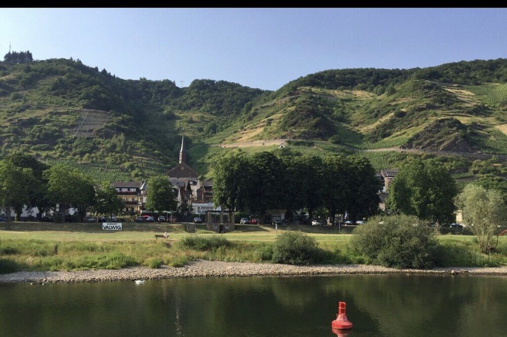 Holiday home Weinblatt with a view of the Moselle