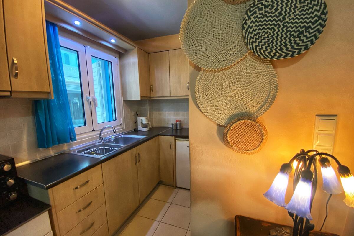 Sea Side Studio | Private kitchen | Full-size fridge, oven, stovetop, coffee/tea maker