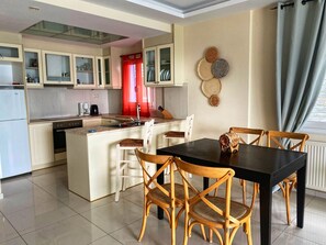Sea View Family Suite | Private kitchen | Full-size fridge, oven, stovetop, coffee/tea maker