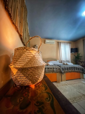 Sea Side Studio | 2 bedrooms, iron/ironing board, free WiFi, bed sheets