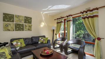 Vila Deluks | Setrika/meja setrika, Wi-Fi gratis, dan seprai linen