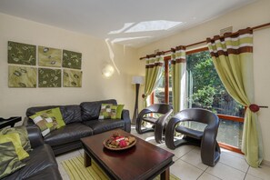 Villa Deluxe | Fer et planche à repasser, accès au Wi-Fi (inclus), literie fournie