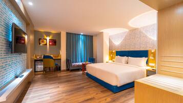 Junior Room, 1 King Bed | Hypo-allergenic bedding, in-room safe, desk, blackout curtains