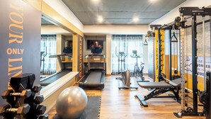 A gym with exercise equipment, a treadmill, and a mirrored wall. - Effotel By Sayaji Bhopal (Bhopal)