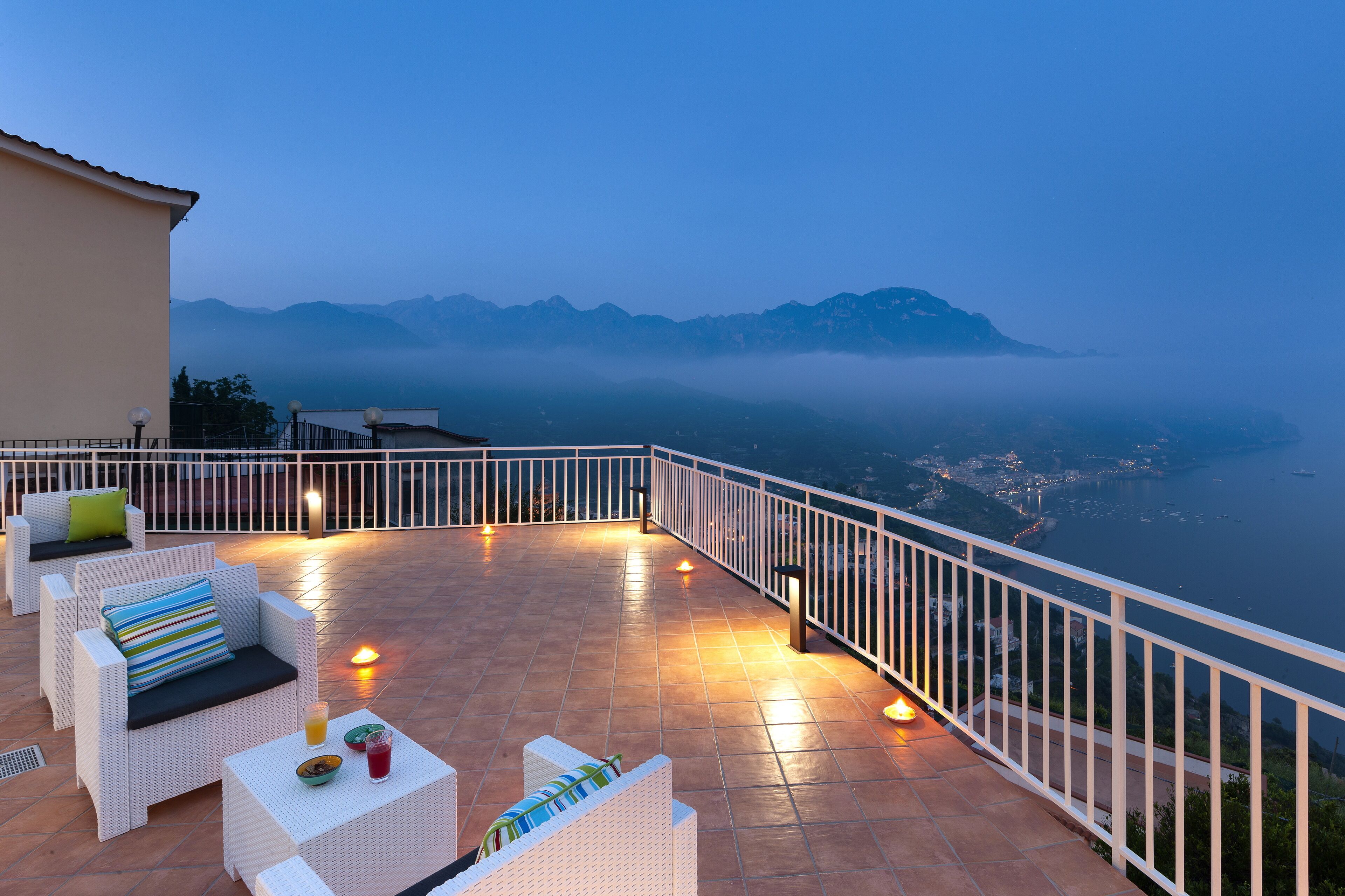 ลานระเบียง/นอกชาน