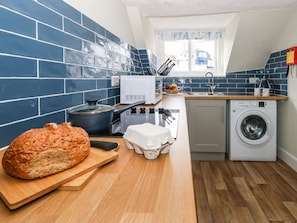 Dishwasher, cookware/dishes/utensils