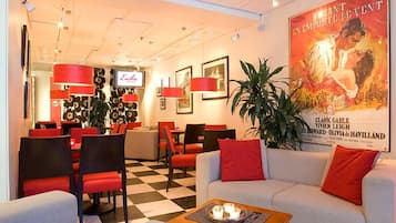 3 bars/lounges, lobby lounge