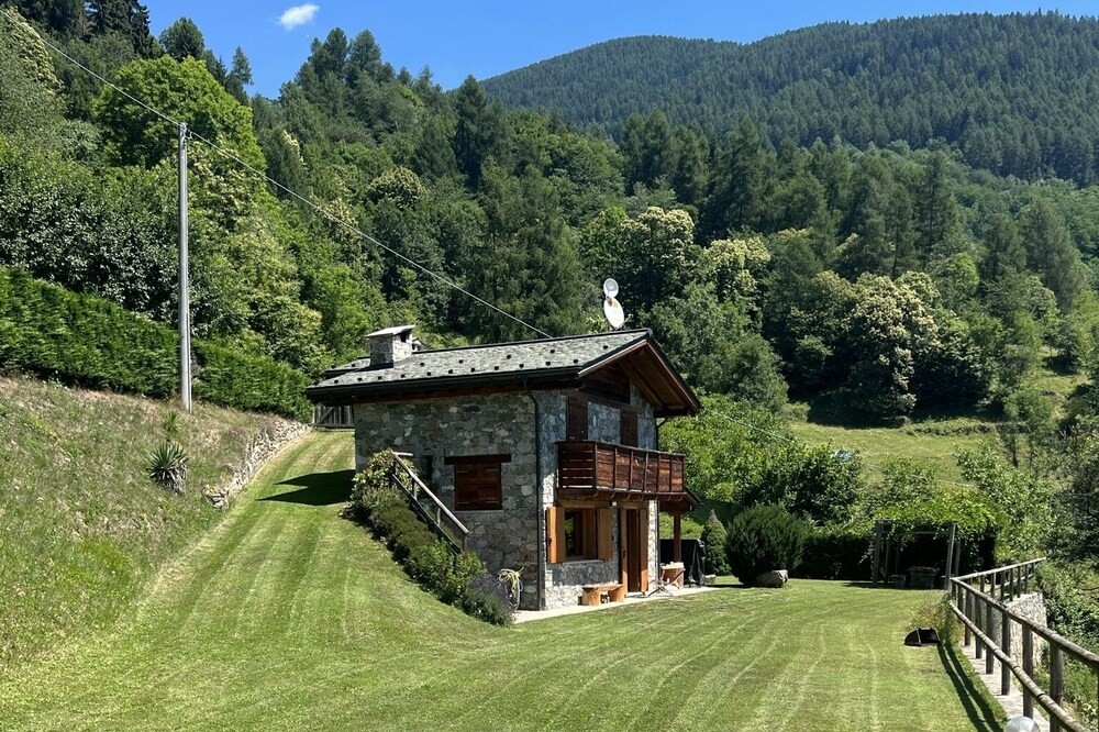 Oasis of the Fox. Mountain hut in the heart of Valtellina