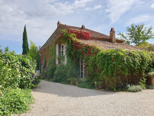 Charming stone house for 4 rated 5 stars