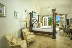 6 habitaciones, escritorio y tabla de planchar con plancha