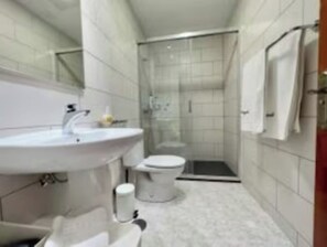 Bathroom - apartment arrecife beyond (Arrecife)