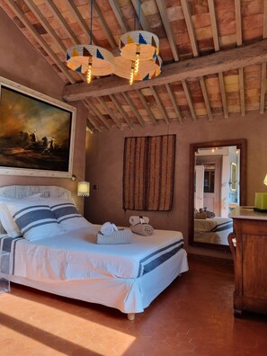 3 soverom, safe på rommet, strykejern/-brett og reiseseng for barn