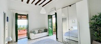 Sea view house a stone's throw from the beach