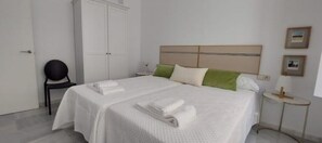 2 bedrooms, iron/ironing board, travel cot, free WiFi - 2 Flamenco 2A (Cádiz)