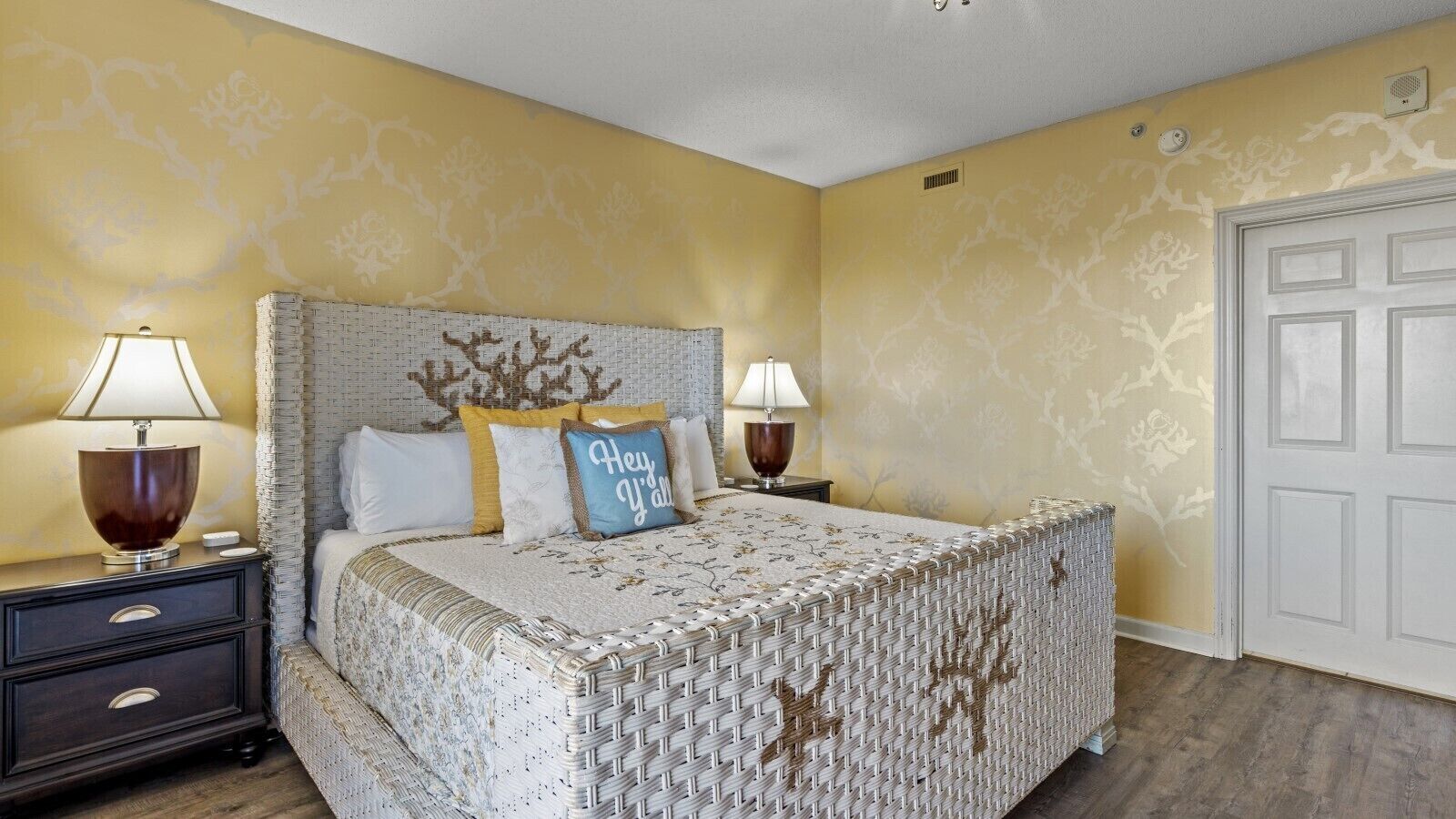 Steps to the Beach. 1st Floor Luxury Margate Tower Retreat.