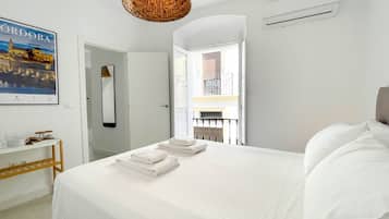 1 slaapkamer, een strijkplank/strijkijzer, gratis wifi, beddengoed