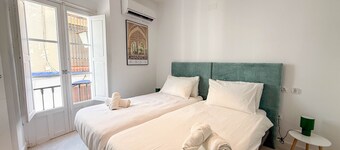 DAV002 Pinta Beautiful Modern Suite within the centre of Ayamonte