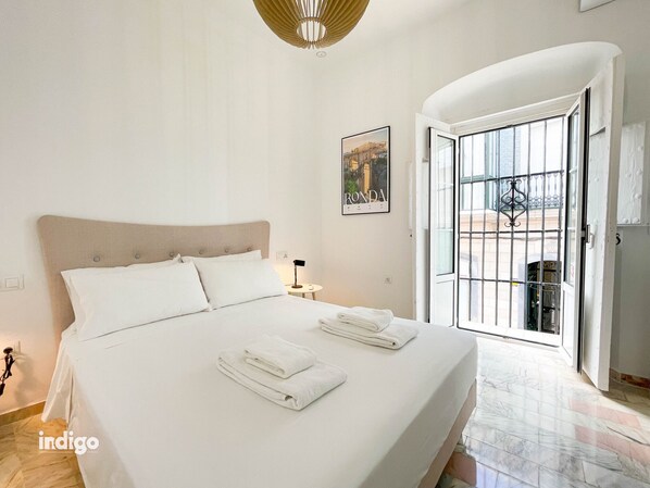 1 chambre, fer et planche à repasser, accès au Wi-Fi (inclus)