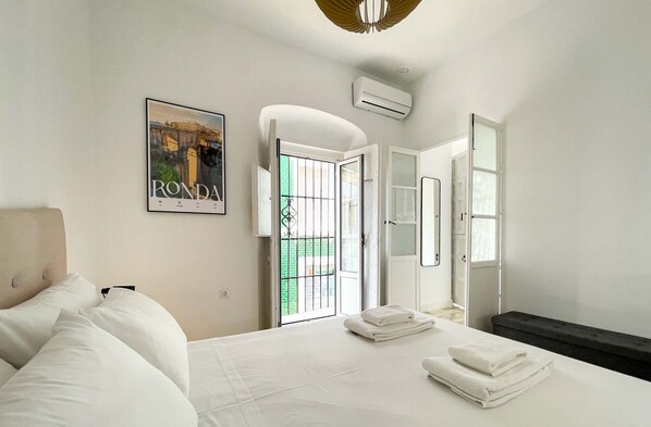 1 chambre, fer et planche à repasser, Wi-Fi gratuit, draps fournis