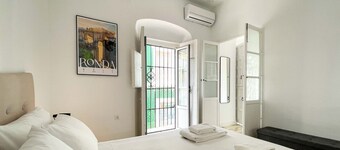 DAV003 Niña Beautiful Modern Suite within the centre of Ayamonte