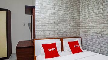 Standard Double Room | Desk, laptop workspace, free WiFi, bed sheets