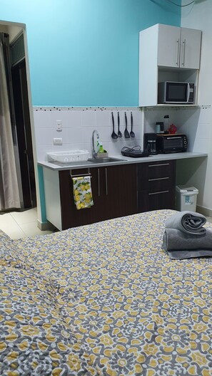 1 habitación, wifi y ropa de cama
