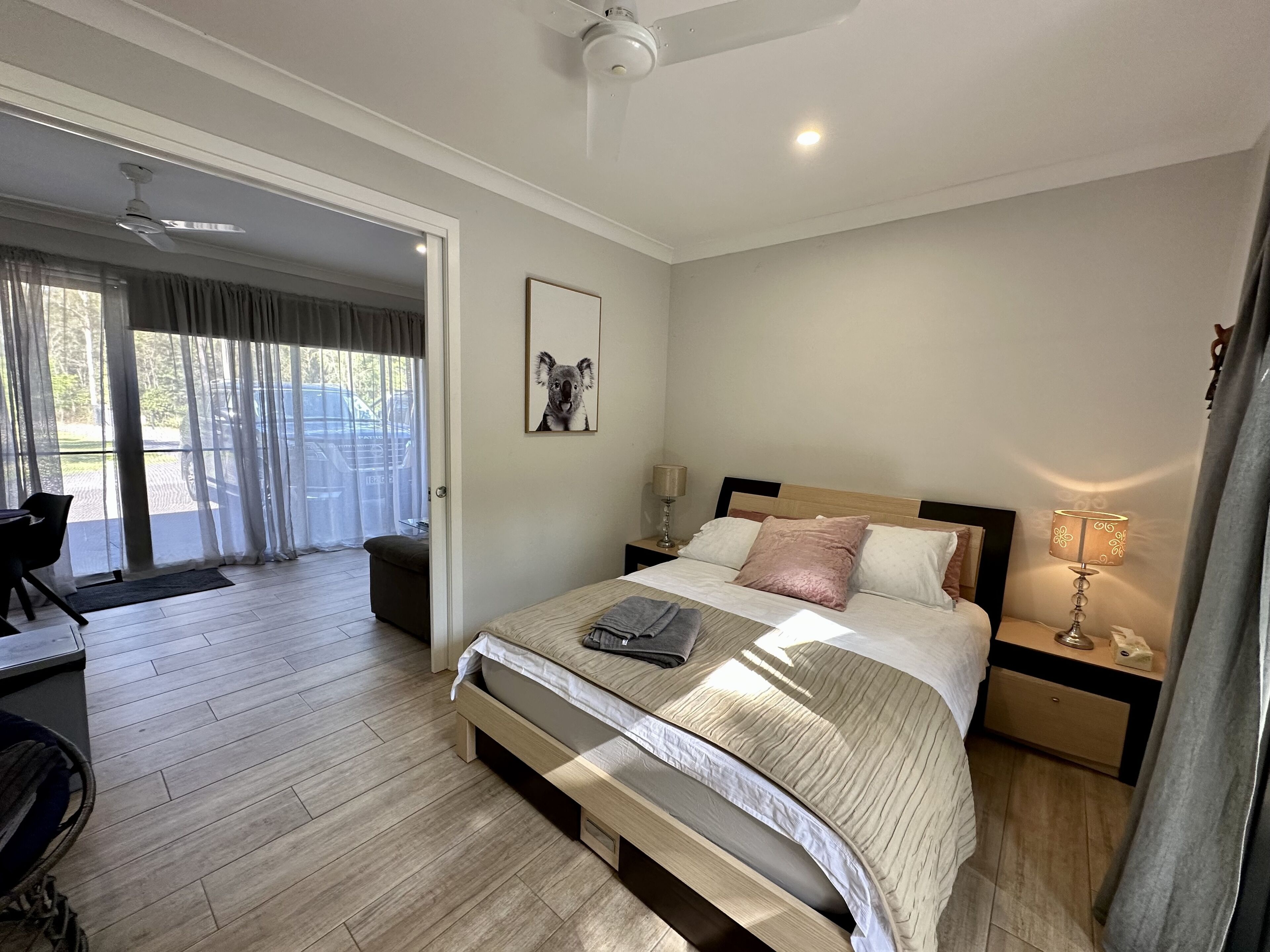 1 bedroom , modern studio in western Brisbane , free wifi , parking 