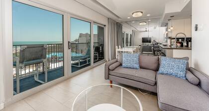 Aquarius 706 - Casual Luxury;Beachfront Amenities;Private balcony