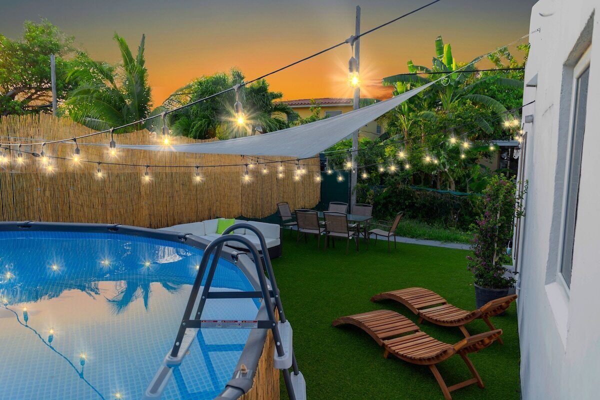 This house is a 6 bedroom(s), 3 bathrooms, located in Miami, FL.