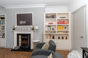 Basic Apartment, Multiple Beds | Interior - Beautiful & Bright 2BD Flat - Haymarket (Edinburgh)