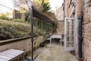 Basic Apartment, Multiple Beds | Outdoor dining - Beautiful & Bright 2BD Flat - Haymarket (Edinburgh)