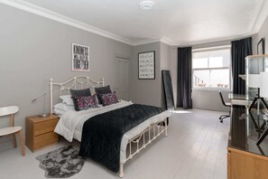 Basic Apartment, Multiple Beds | 2 bedrooms, laptop workspace, iron/ironing board, bed sheets - Beautiful & Bright 2BD Flat - Haymarket (Edinburgh)