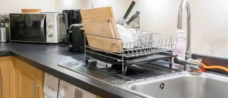 Basic Apartment, 2 Double Beds | Private kitchen | Fridge, microwave, oven, stovetop