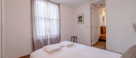 Basic Apartment, 2 Double Beds | 2 bedrooms, iron/ironing board, bed sheets
