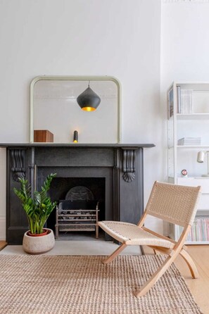 Basic Apartment, 2 Double Beds | Interior - Stylish & Light Victorian 2BD Flat - Holland Park (London)