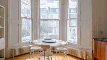 Basic-lejlighed - 2 dobbeltsenge | Spiseområde