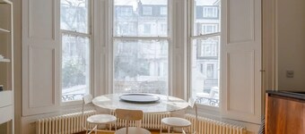 Stylish & Light Victorian 2BD Flat - Holland Park