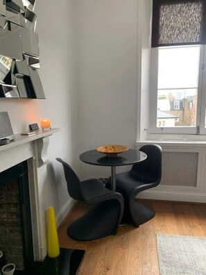 Perushuoneisto, 1 parisänky | Ruokailu
