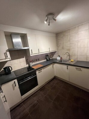 Basic Apartment, 2 Double Beds | Private kitchen | Fridge, oven, stovetop, dishwasher