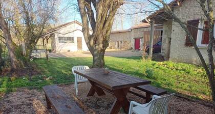 Large 4 bed house 10 mins walk from a river beach