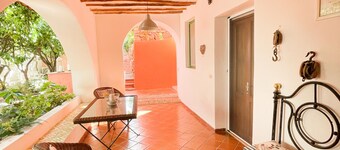 Central villa 50 meters from the beach