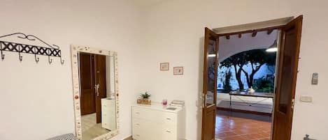 4 bedrooms, WiFi, bed sheets