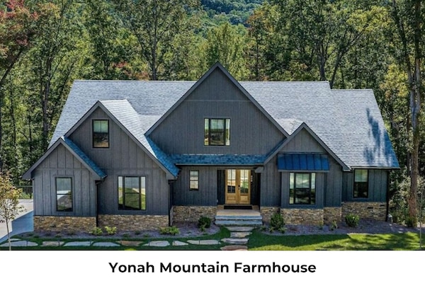 Front view of Yonah Mountain Farmhouse   a 5500 sq luxury cabin in North Georgia
