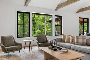 Smart-TV, peis, videospill og bordtennis